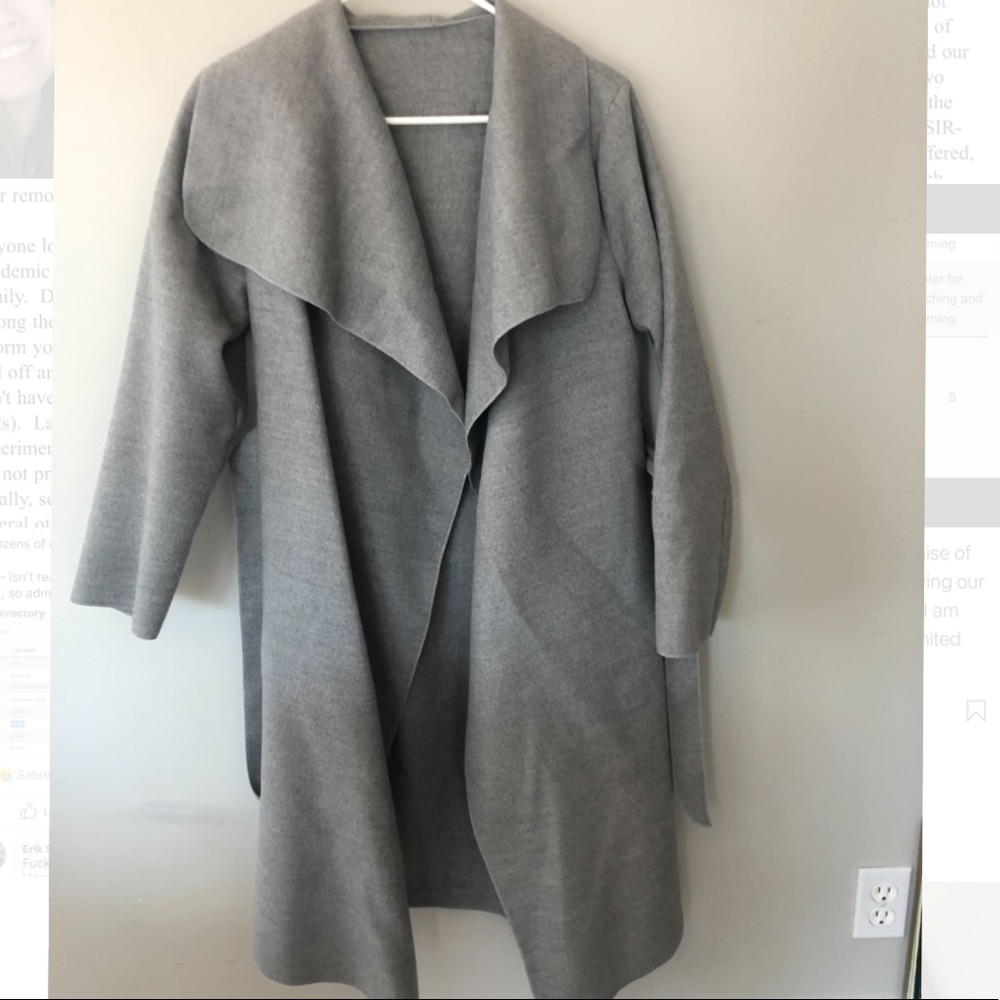 Gorgeous soft grey coat - Picture 2 of 3